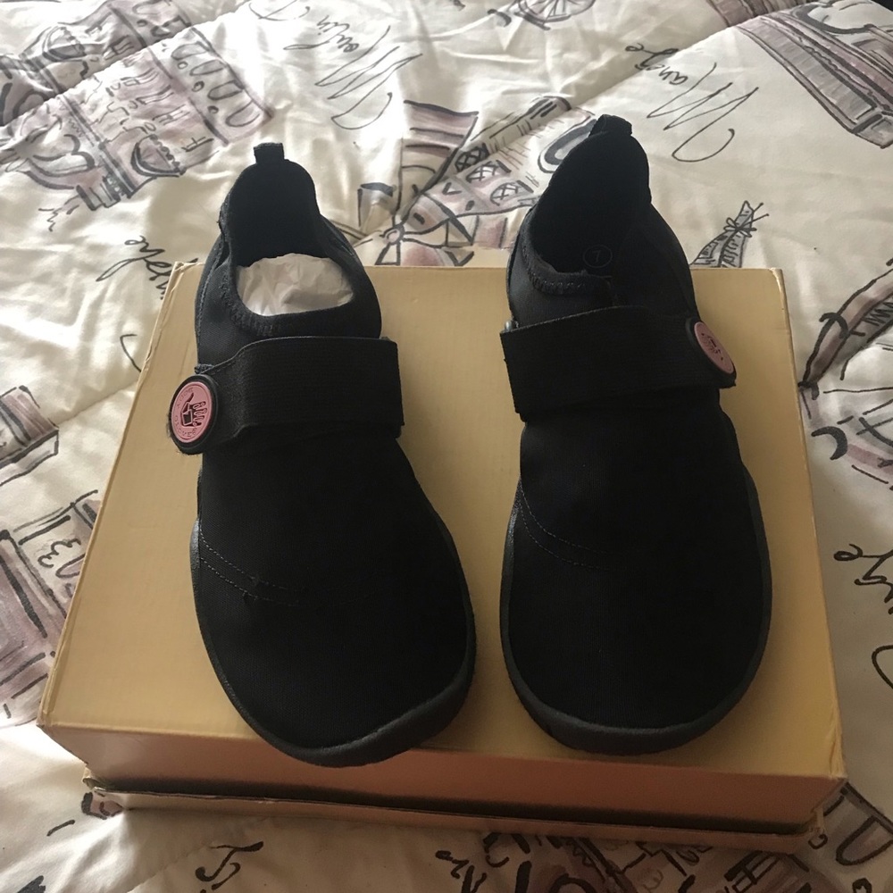 The Glove Shoes